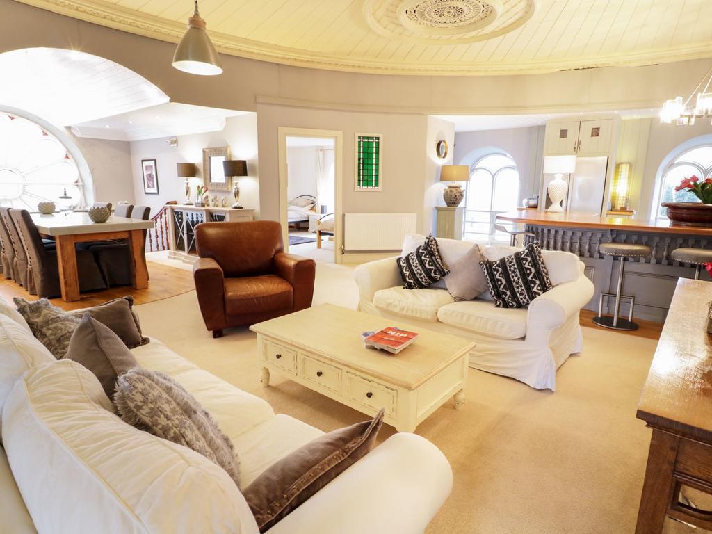 Capel Mawr room 1